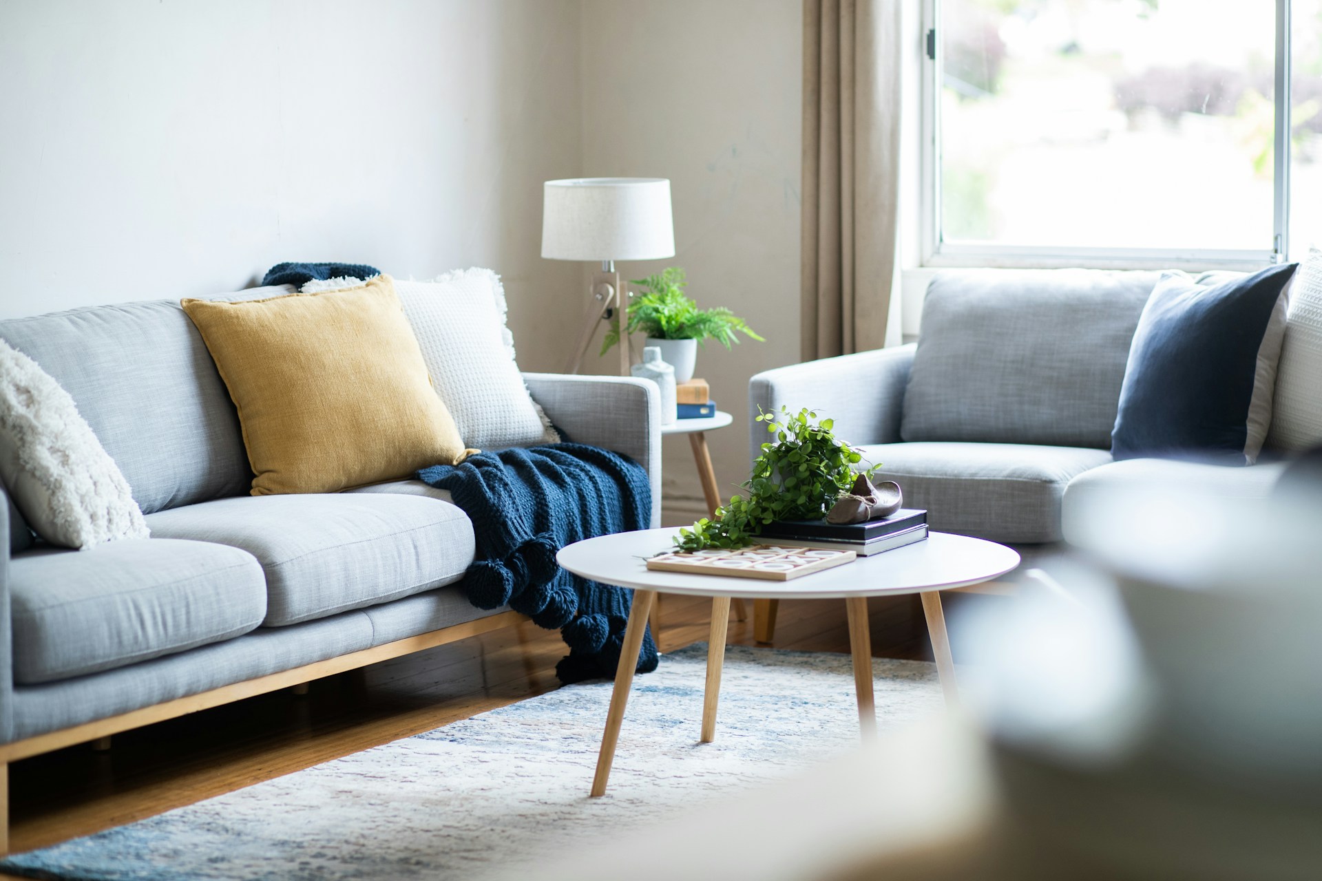 Budgetproof manieren om de woonkamer een frisse touch te geven